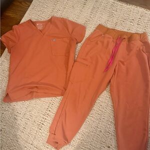 FIGs Terracotta Scrub Set